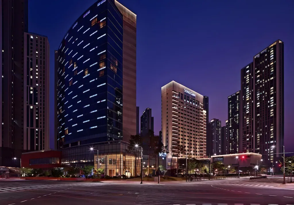 Sono Calm Goyang night exterior
